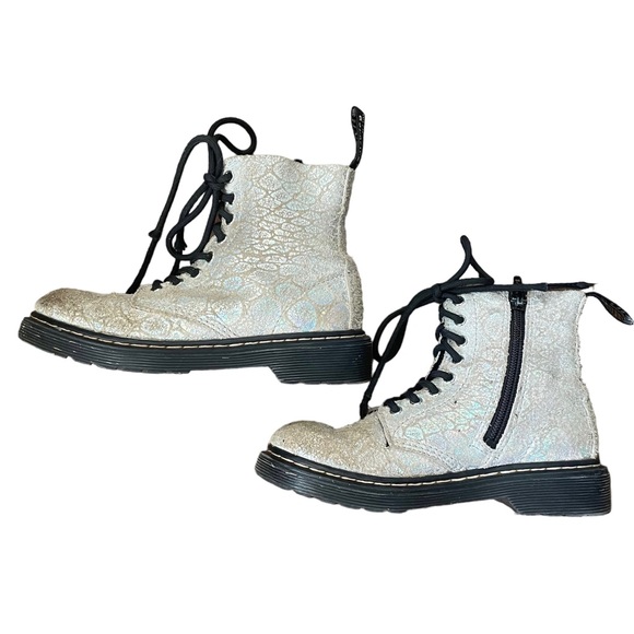 Dr. Martens 1460 Pascal J Metallic Mermaid Print Combat Boots Kids 13 - Picture 3 of 10